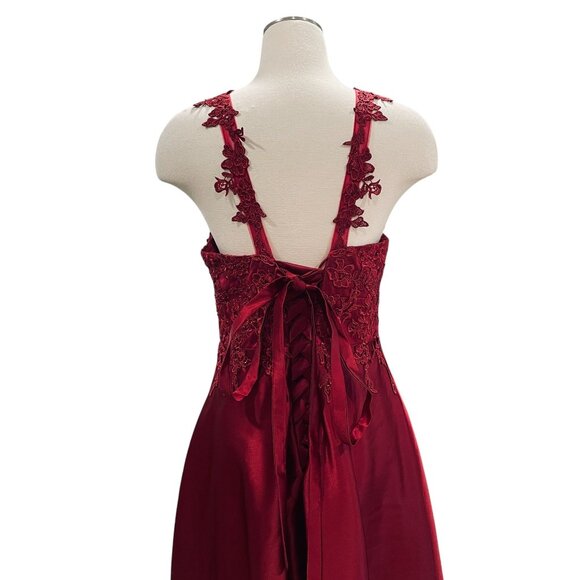 Elegant Burgundy Lace Appliqué Evening Dress Deep V-Neck Corset Back Formal Gown - Picture 8 of 9